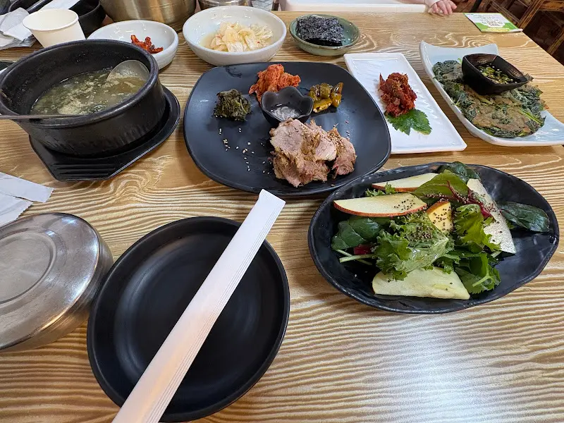 정갈하게 차려진 자연밥상 한 상