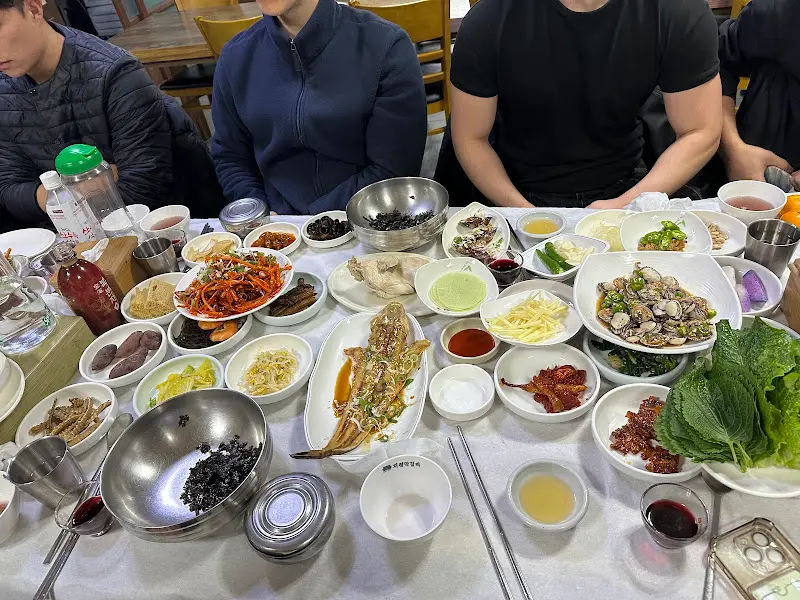 가득 차려진 상차림