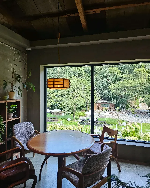 카페 내부 좌석