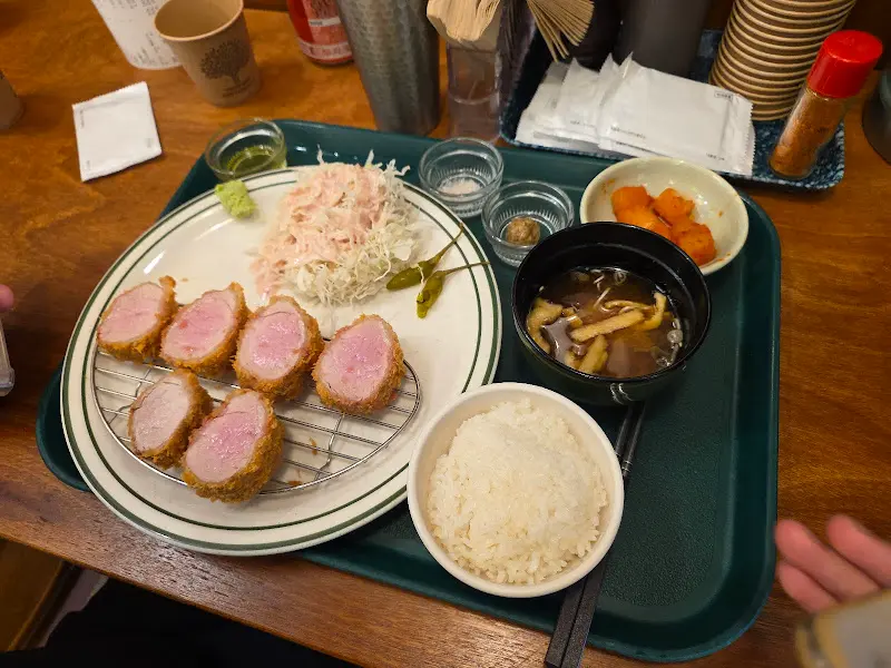 돈까스 한 상 차림