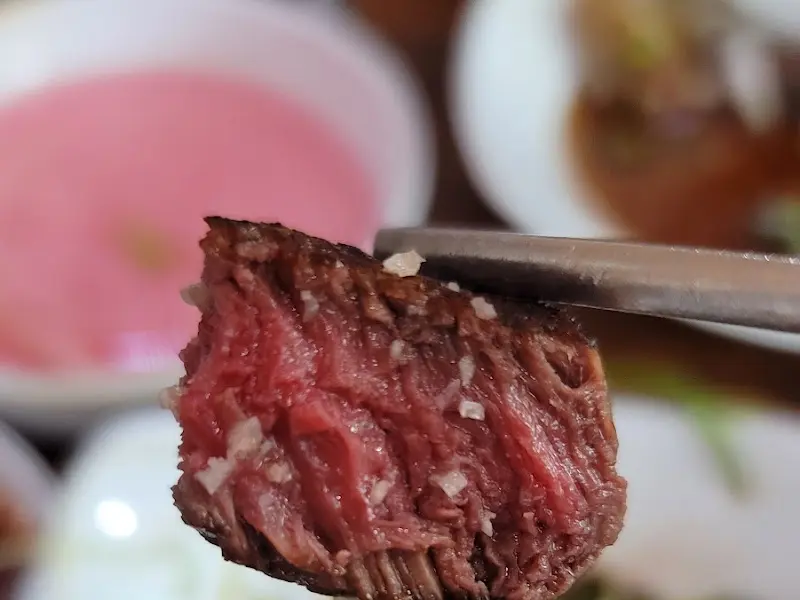 잘 익은 한우 한 점