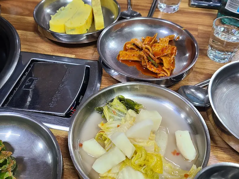 정갈하게 담긴 밑반찬