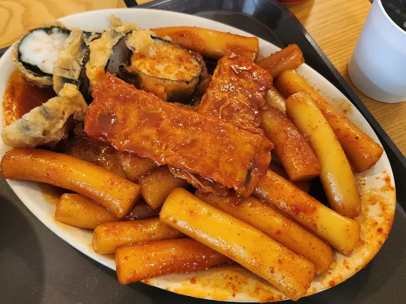 나루 떡볶이의 떡볶이와 튀김