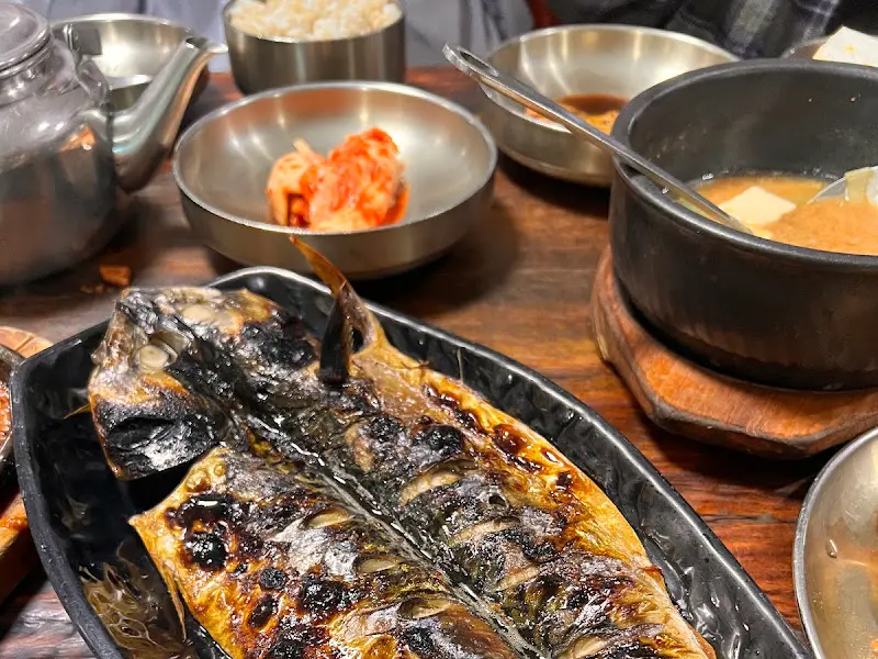 푸짐하게 차려진 낭뜰애정식 한상차림