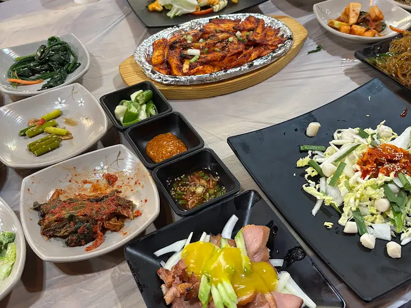 다채로운 반찬들