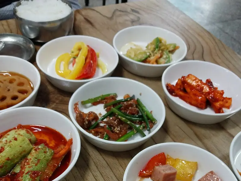 다채로운 반찬들