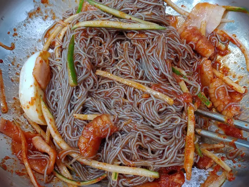 비벼진 함흥냉면