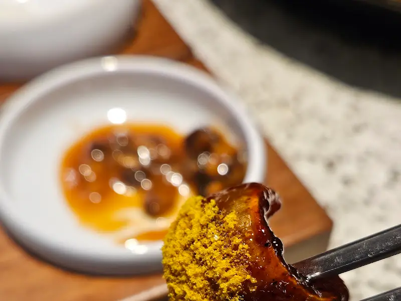 치즈 퐁듀에 찍은 껍데기