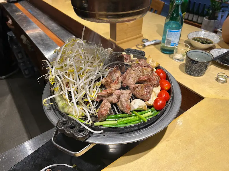 화로 위에서 맛있게 익어가는 양고기