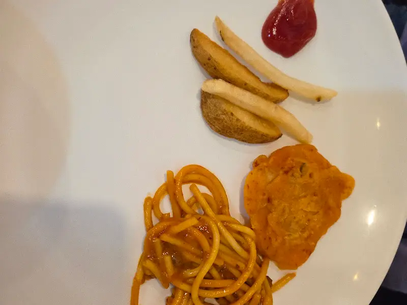 스파게티, 감자튀김, 돈까스