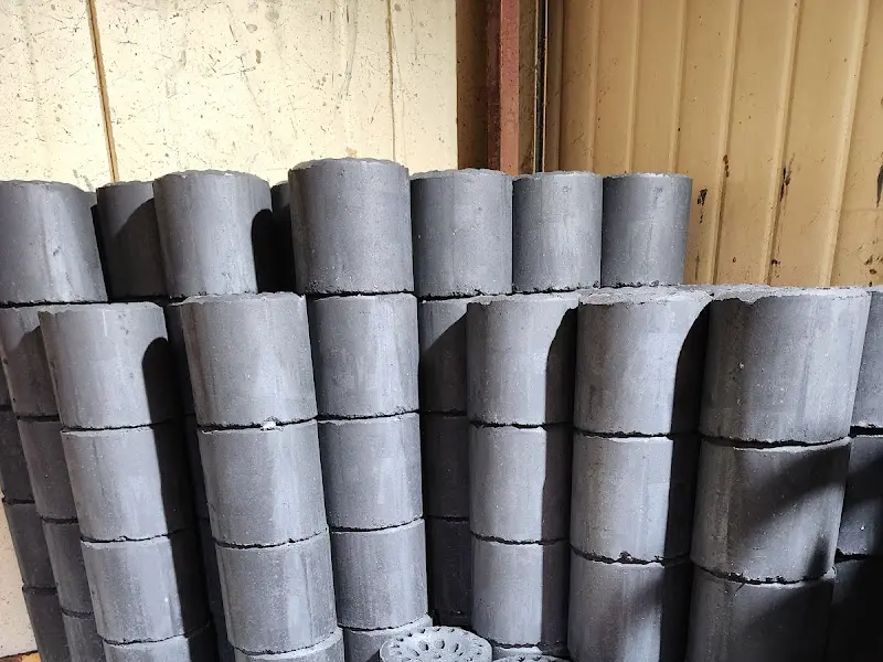 쌓여있는 연탄들