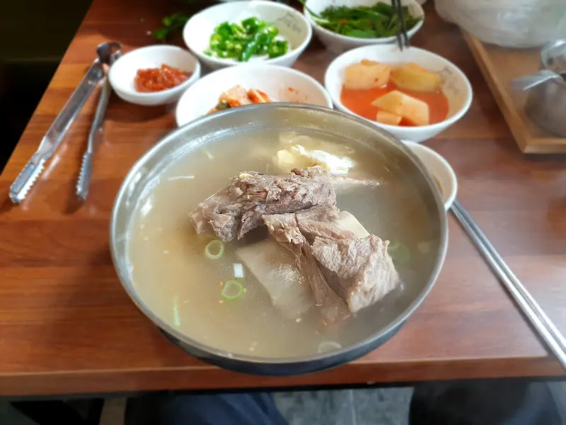 고집센 그집갈비탕 본점 푸짐한 갈비탕