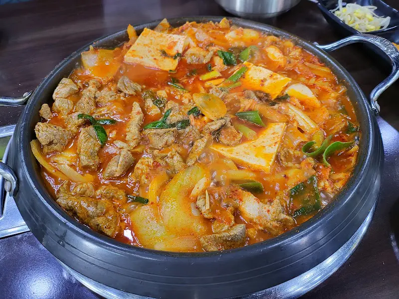 푸짐한 두루치기 한 상