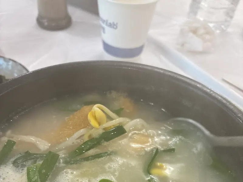 뽀얀 황태해장국