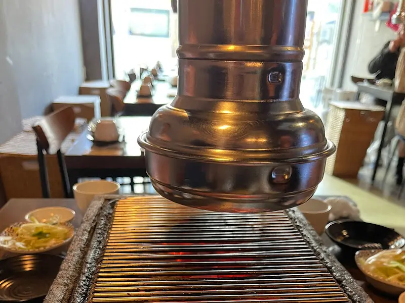 테이블 위의 화로