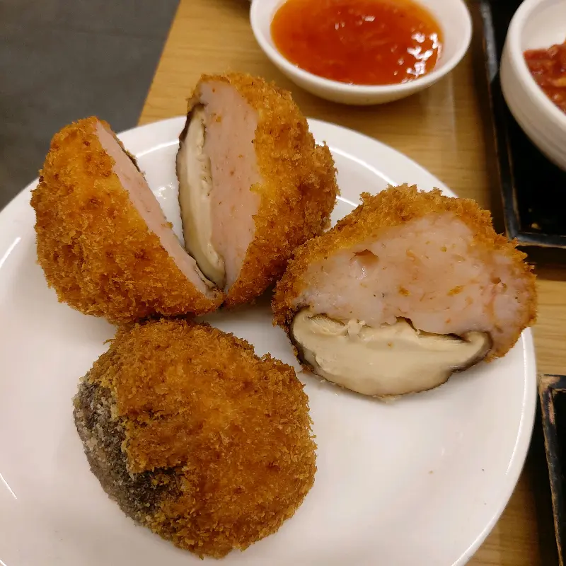 스테이크 솥밥 근접샷