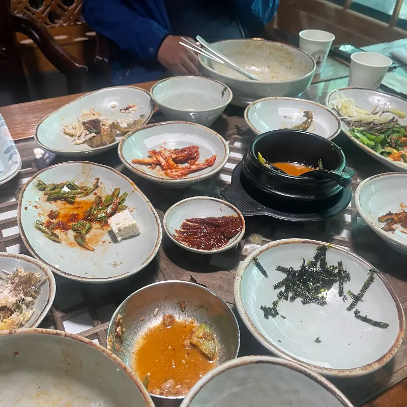 싹 비운 테이블