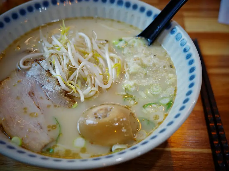 옹헤라 홍라멘 돈코츠 라멘