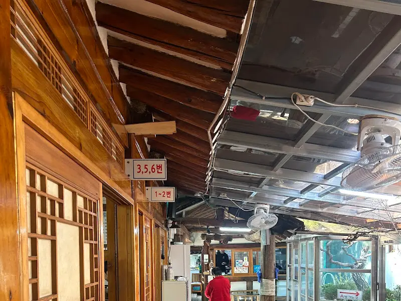 기와집 내부 천장의 모습