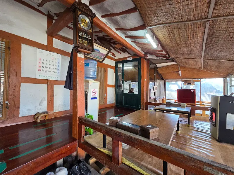 장원막국수 내부