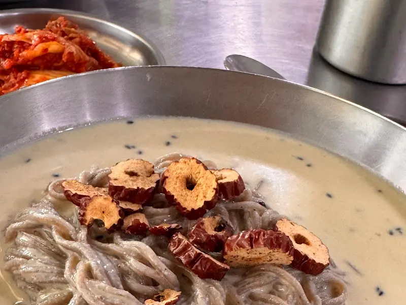 콩국수와 깍두기