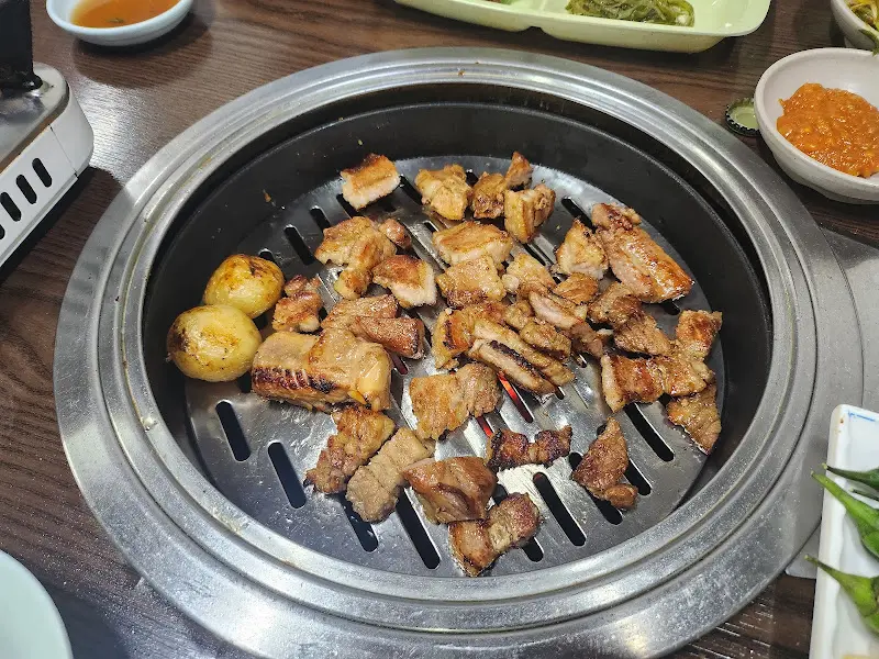 숯불에 구워먹는 감자