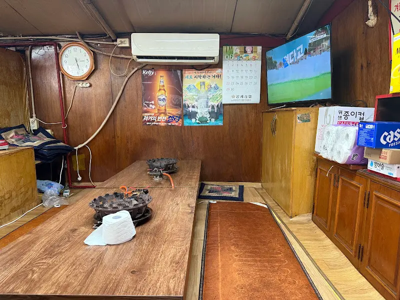 정겨운 식당 내부