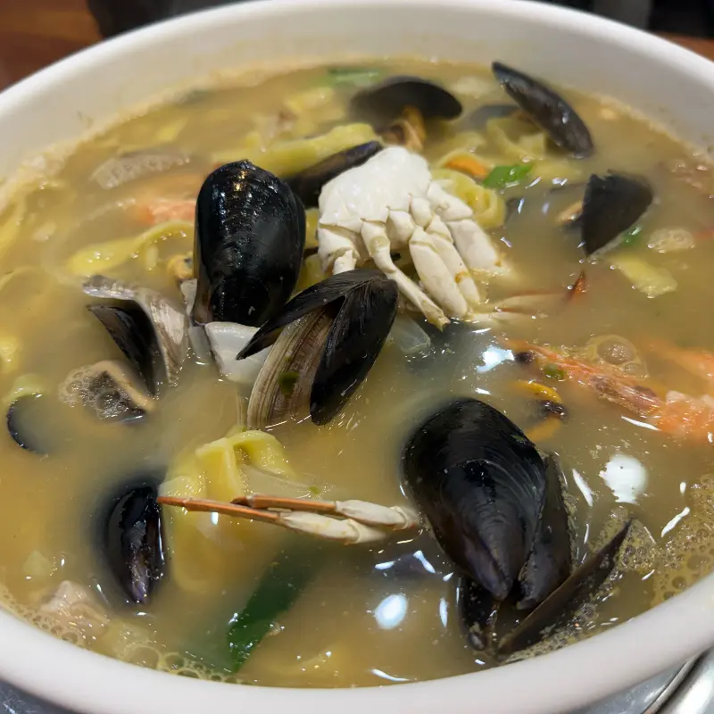 꽃게가 들어간 칼국수