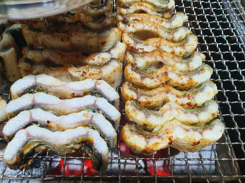 노릇하게 구워진 장어