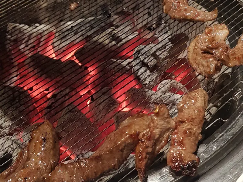 숯불에 구워지는 소갈비