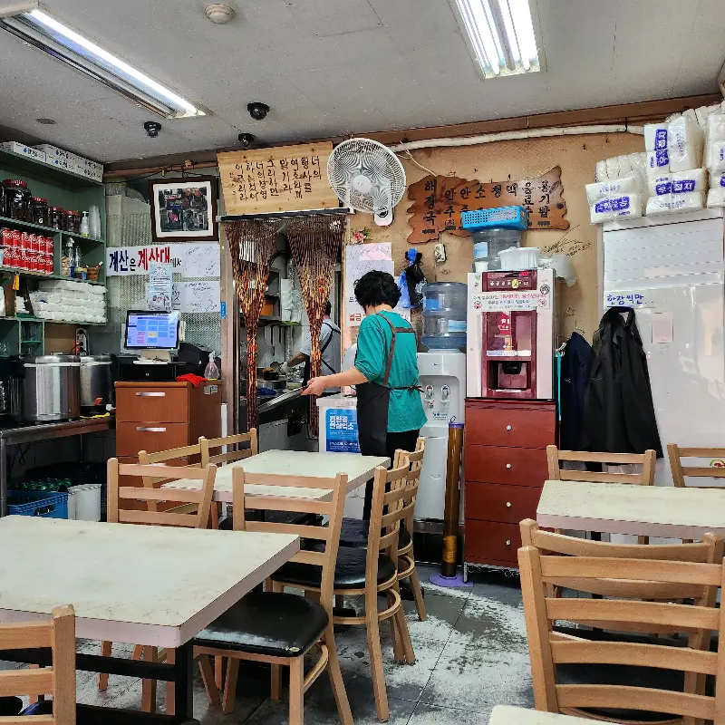 깔끔하게 정돈된 가게 내부