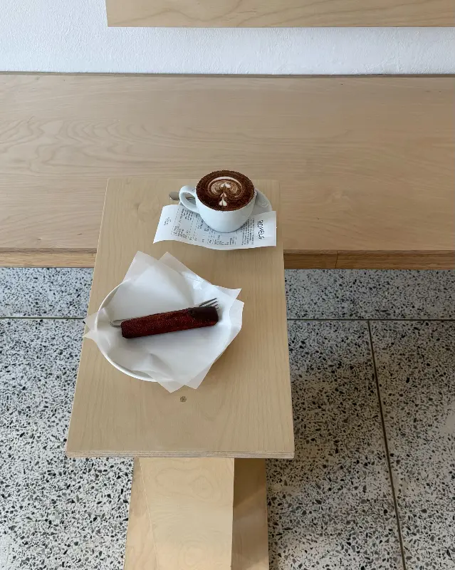 카푸치노와 휘낭시에