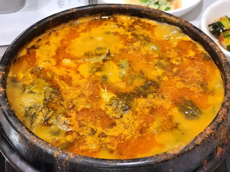 쌍치민물매운탕 전체상차림
