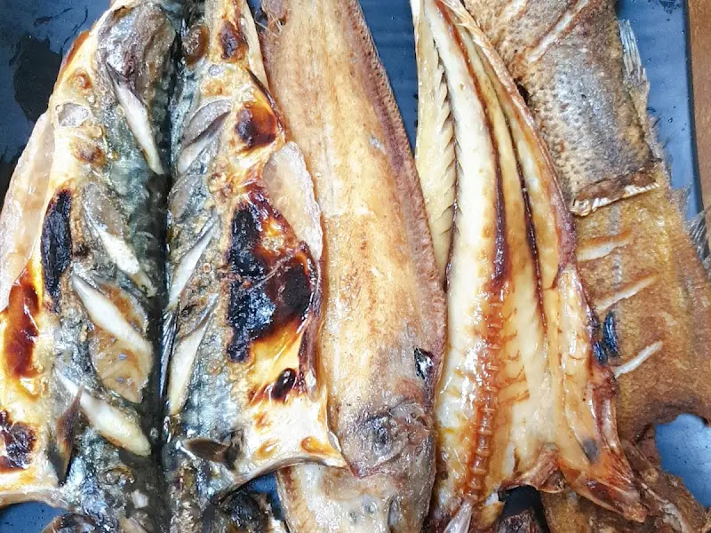 노릇노릇 구워진 생선구이