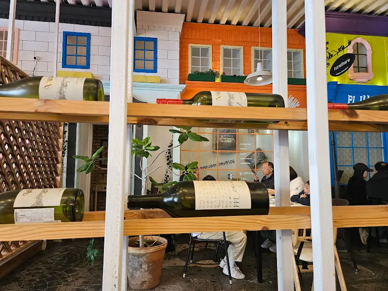 필립테이블 내부 인테리어