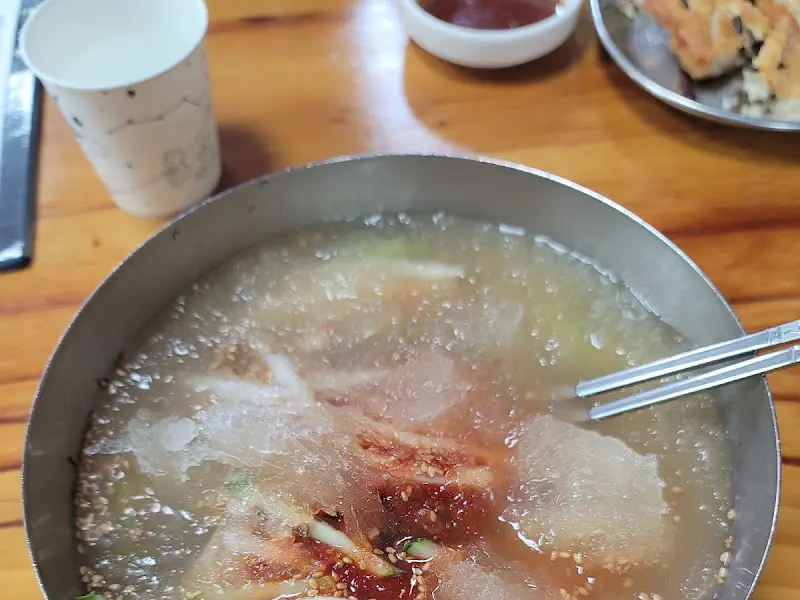 물냉면과 녹두전 한 상 차림