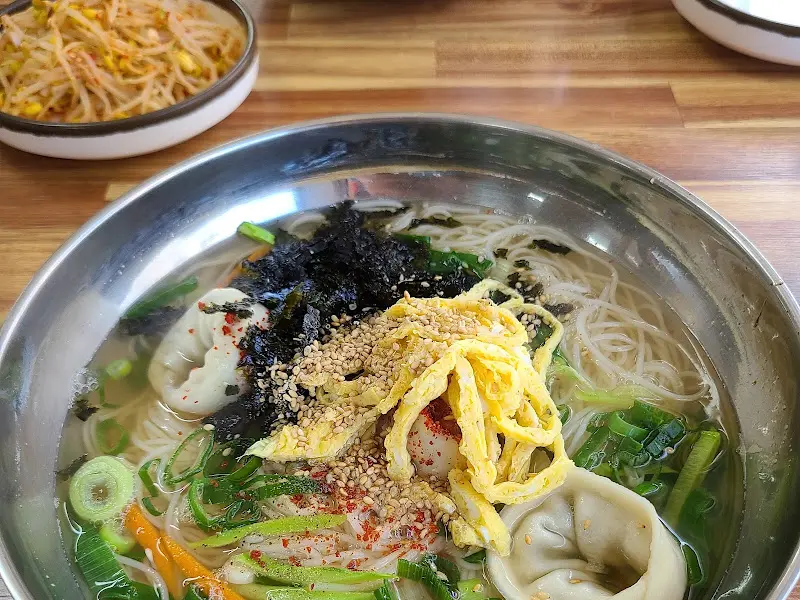 고소함이 느껴지는 콩국수의 자태