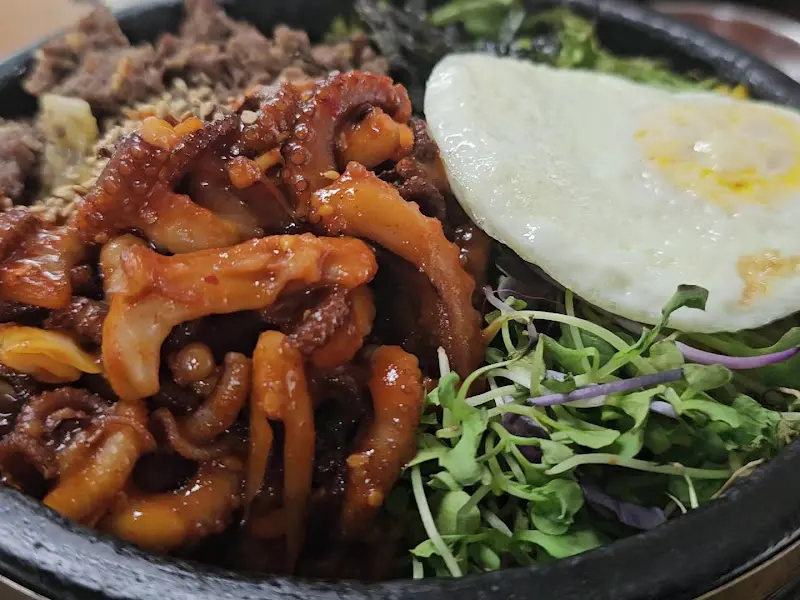 낙지불고기 돌솥밥의 클로즈업 샷