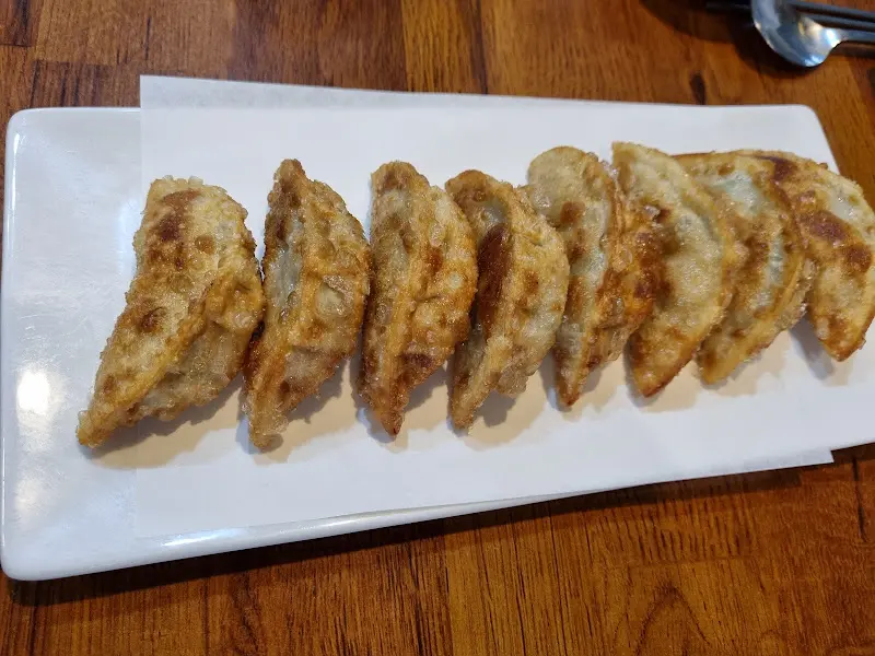 윤기 자르르 흐르는 군만두