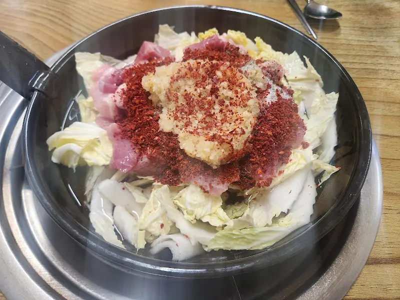 도산식육식당의 돼지찌개 끓기 전 모습
