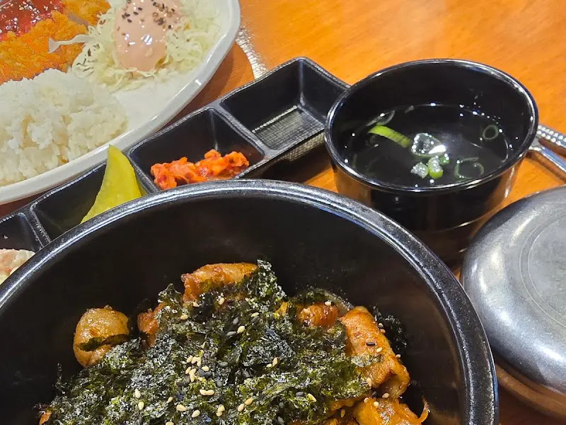 돈까스와 쫄면, 푸짐한 한 상 차림