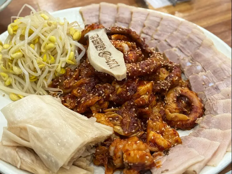 푸짐한 직화낙지보쌈