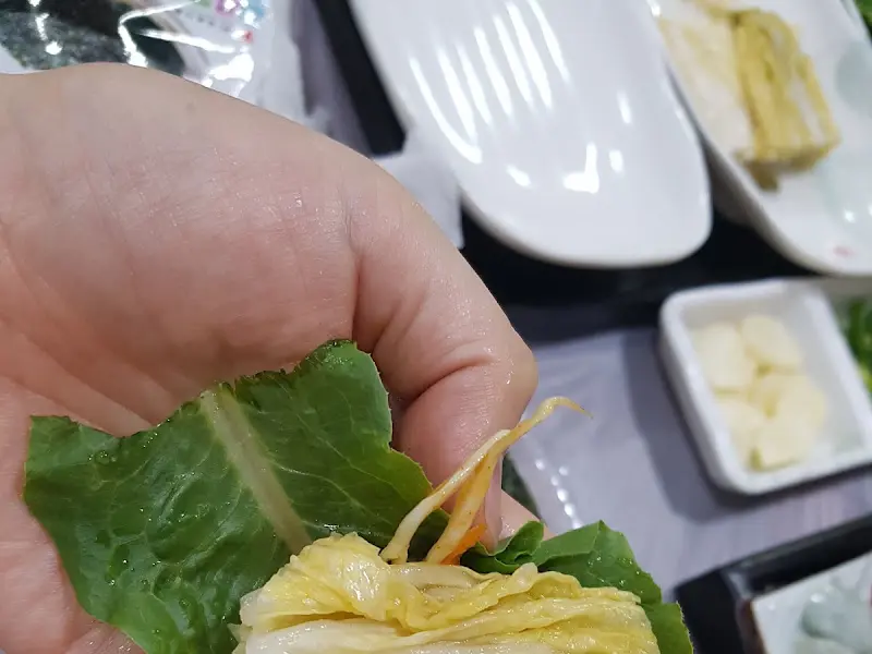 백김치에 싸 먹는 막회