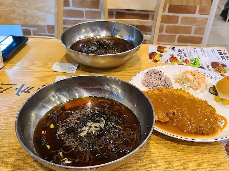 깔끔한 테이블 세팅