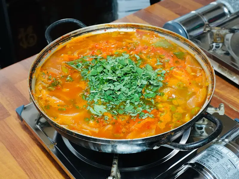 방아잎이 듬뿍 올려진 가자미찌개