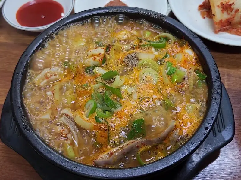 뚝배기에 담긴 순대국밥