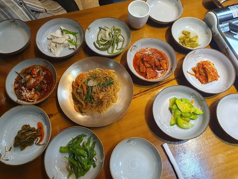 정갈하게 차려진 한 상