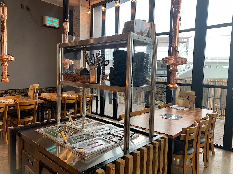 넓고 깔끔한 실내