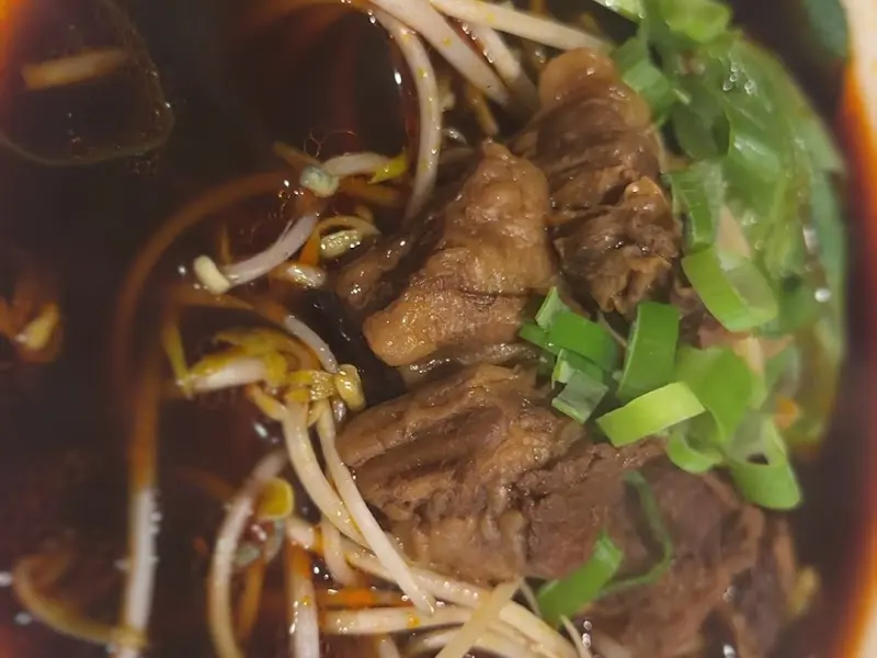 우육탕면 고기 확대샷