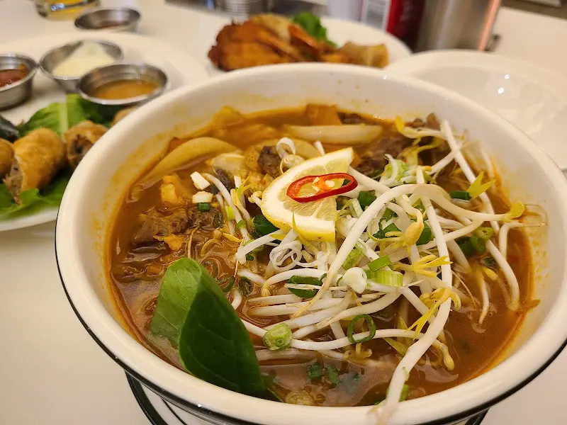 푸짐한 양의 쌀국수